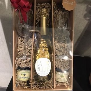 [Info Adhérent] 
🎄Noël approche, l'heure des cadeaux arrive...
Le Domaine Tardieu Ferrand vous propose des coffrets de Noël👇.
🍷🥂🍾Un cadeau à consommer avec modération ☺

#infoadherent #cadeaunoel #coffretvin
#champagne #SeulOnVaPlusViteEnsembleOnVaPlusLoin